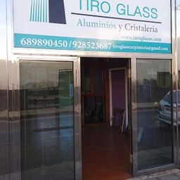 Tiro Glass Carpintería y Cristalería exterior de la empresa